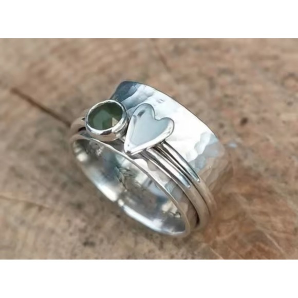 Emerald Heart Spinner Ring | Silver Plated - Picture 7 of 7